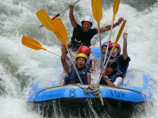 Enjoy the extraordinary activities of Minakami rafting with your group or family(^^♪