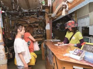 1. Reception: Pay the fees. イメージ